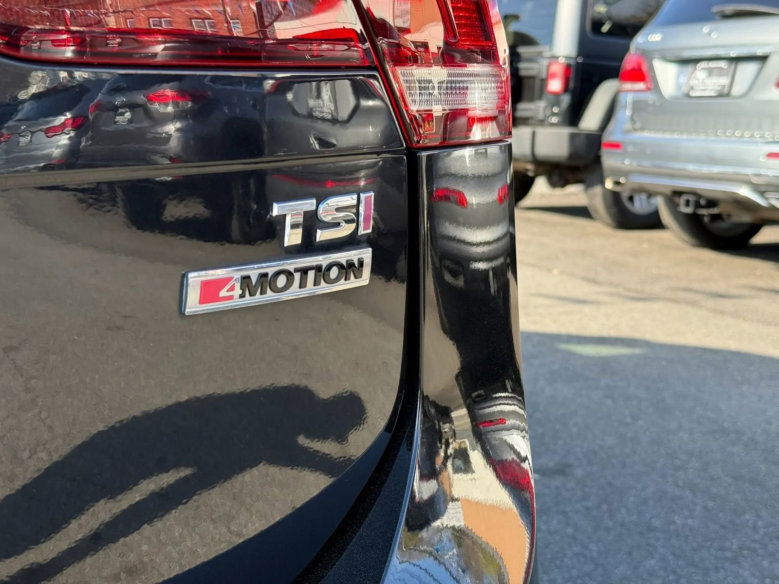 Used 2018 Volkswagen Tiguan SE image 6