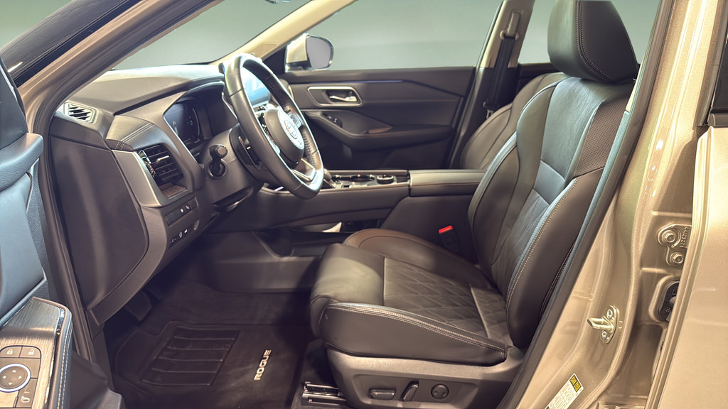 Used 2024 Nissan Rogue Platinum w/ Platinum Premium Package AWD/4WD image 11