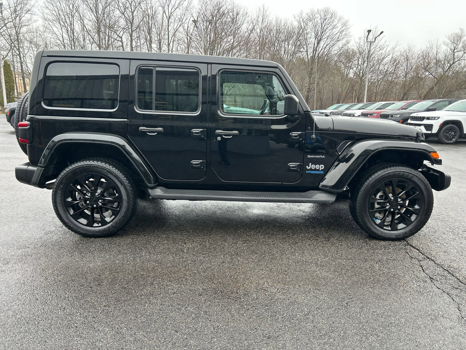 Used 2022 Jeep Wrangler Unlimited Sahara w/ Cold Weather Group image 3