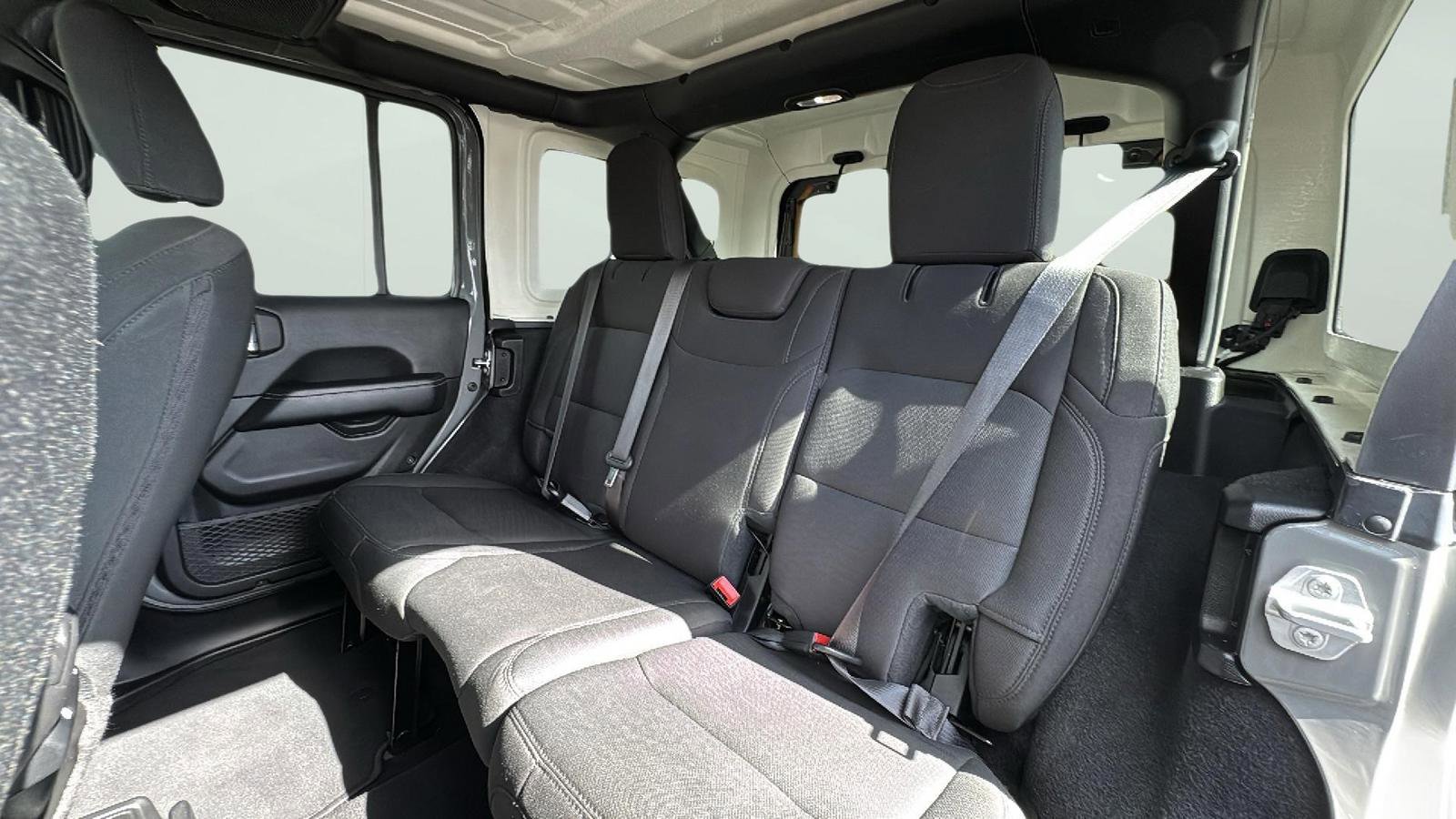 Used 2021 Jeep Wrangler Unlimited Sahara image 25