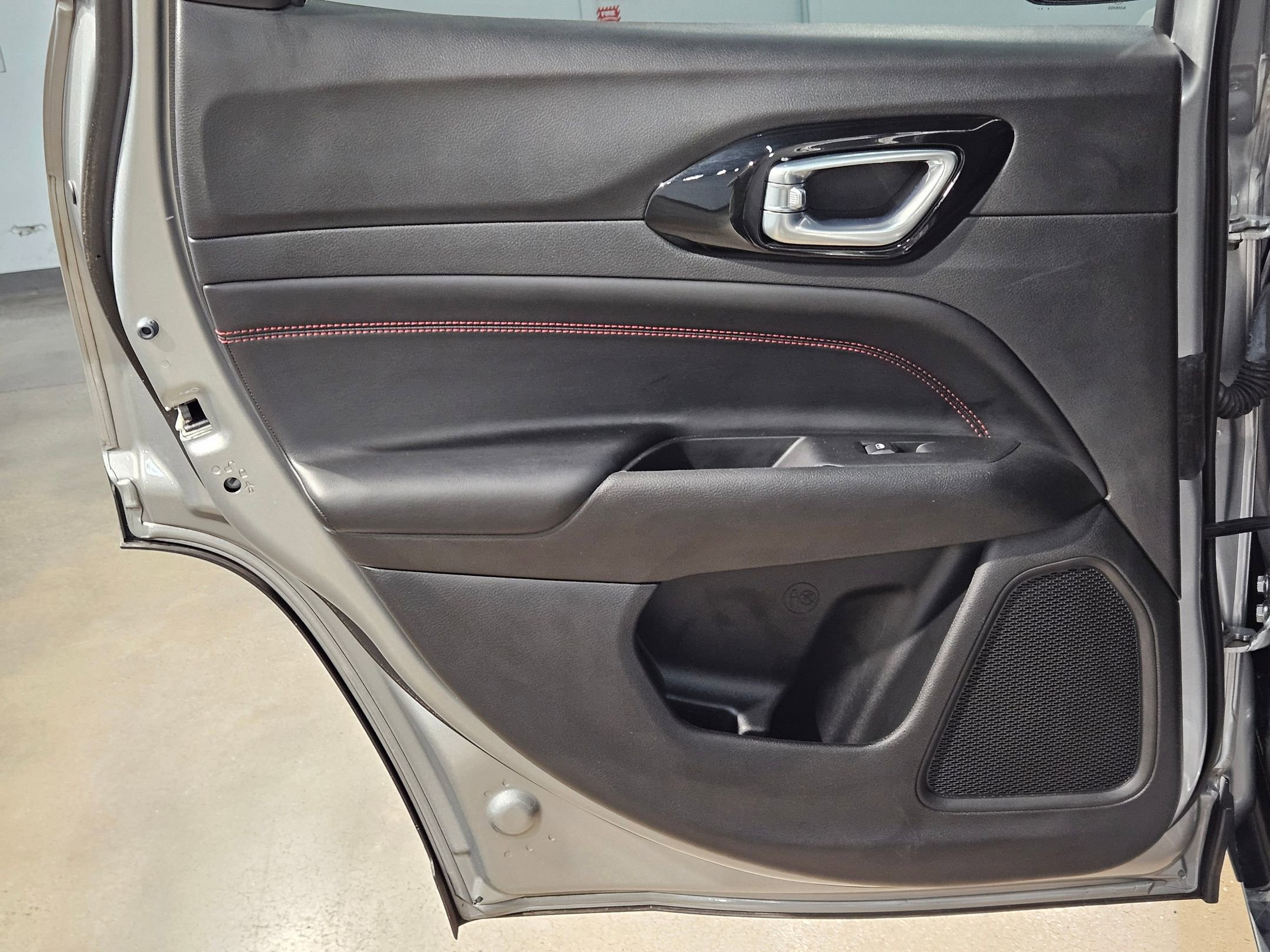 Used 2022 Jeep Compass Trailhawk image 33