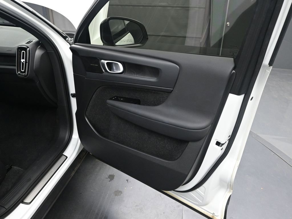 Used 2022 Volvo C40 P8 Recharge Ultimate image 20