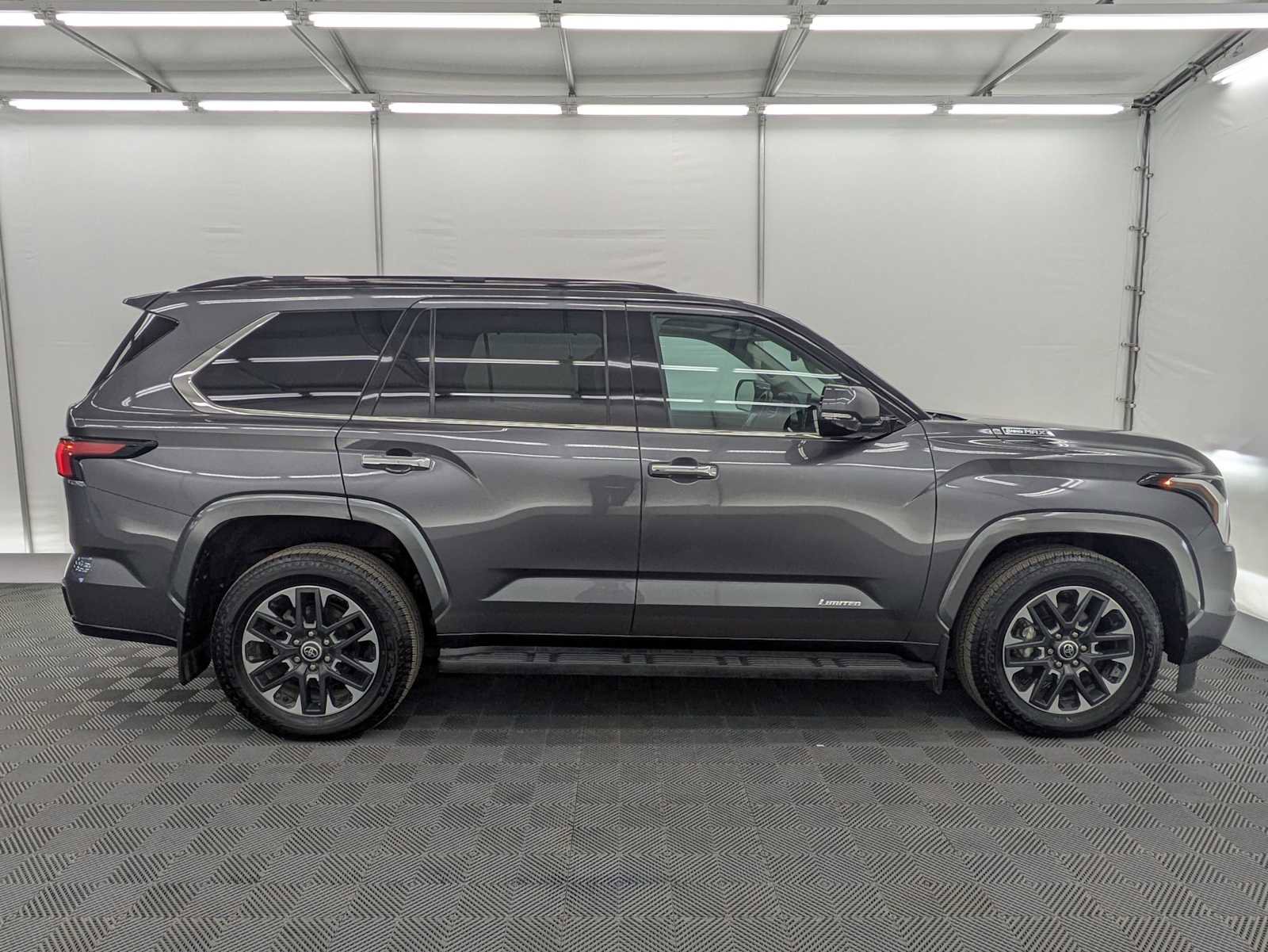 Used 2023 Toyota Sequoia Capstone AWD/4WD image 7