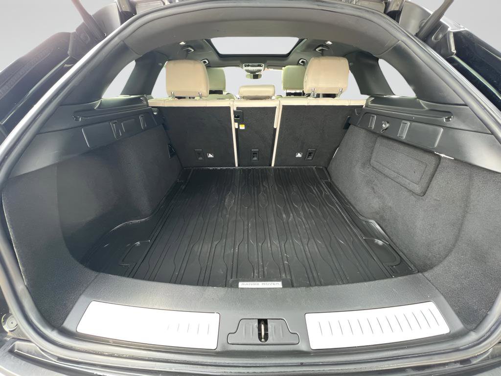 Used 2019 Land Rover Range Rover Velar R-Dynamic SE image 23
