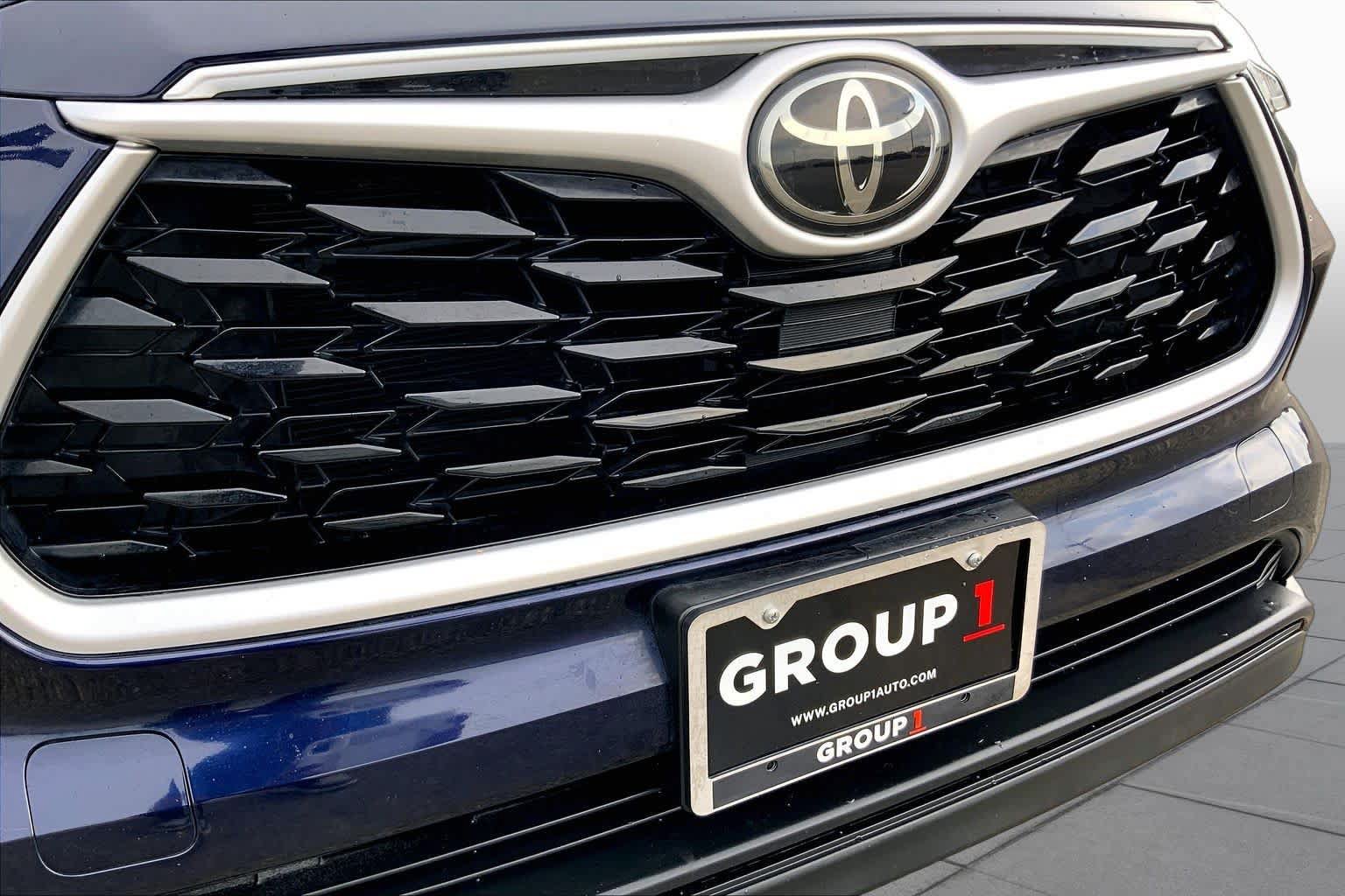 Used 2020 Toyota Highlander XLE AWD/4WD image 29