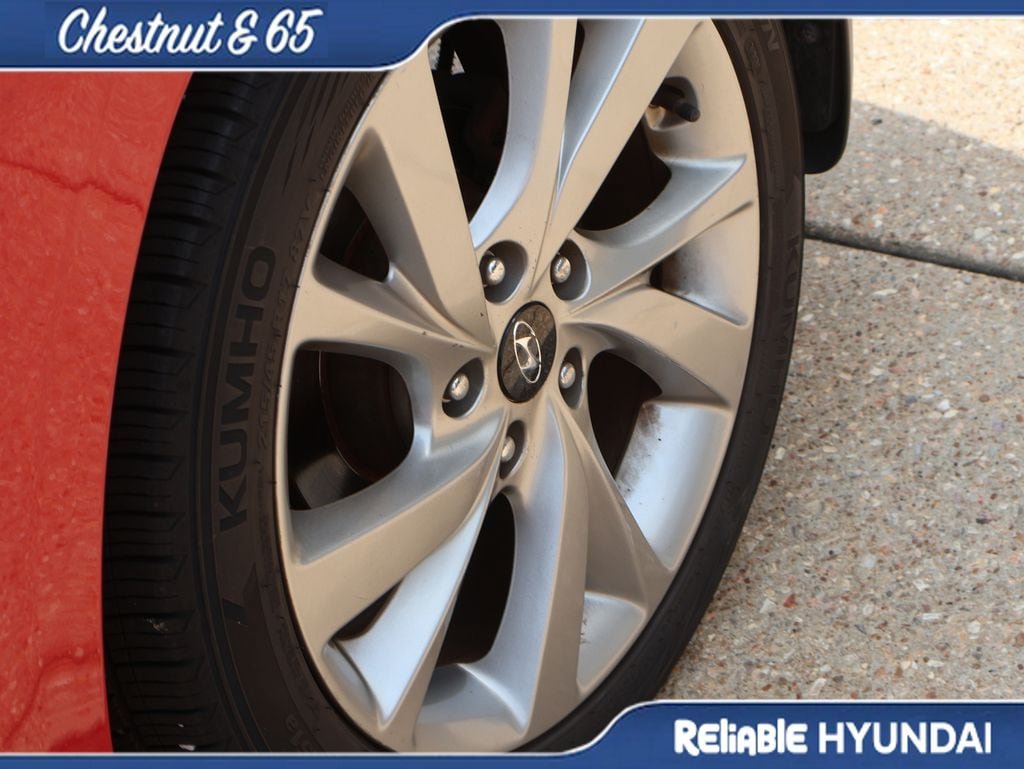 Used 2016 Hyundai Veloster FWD image 34