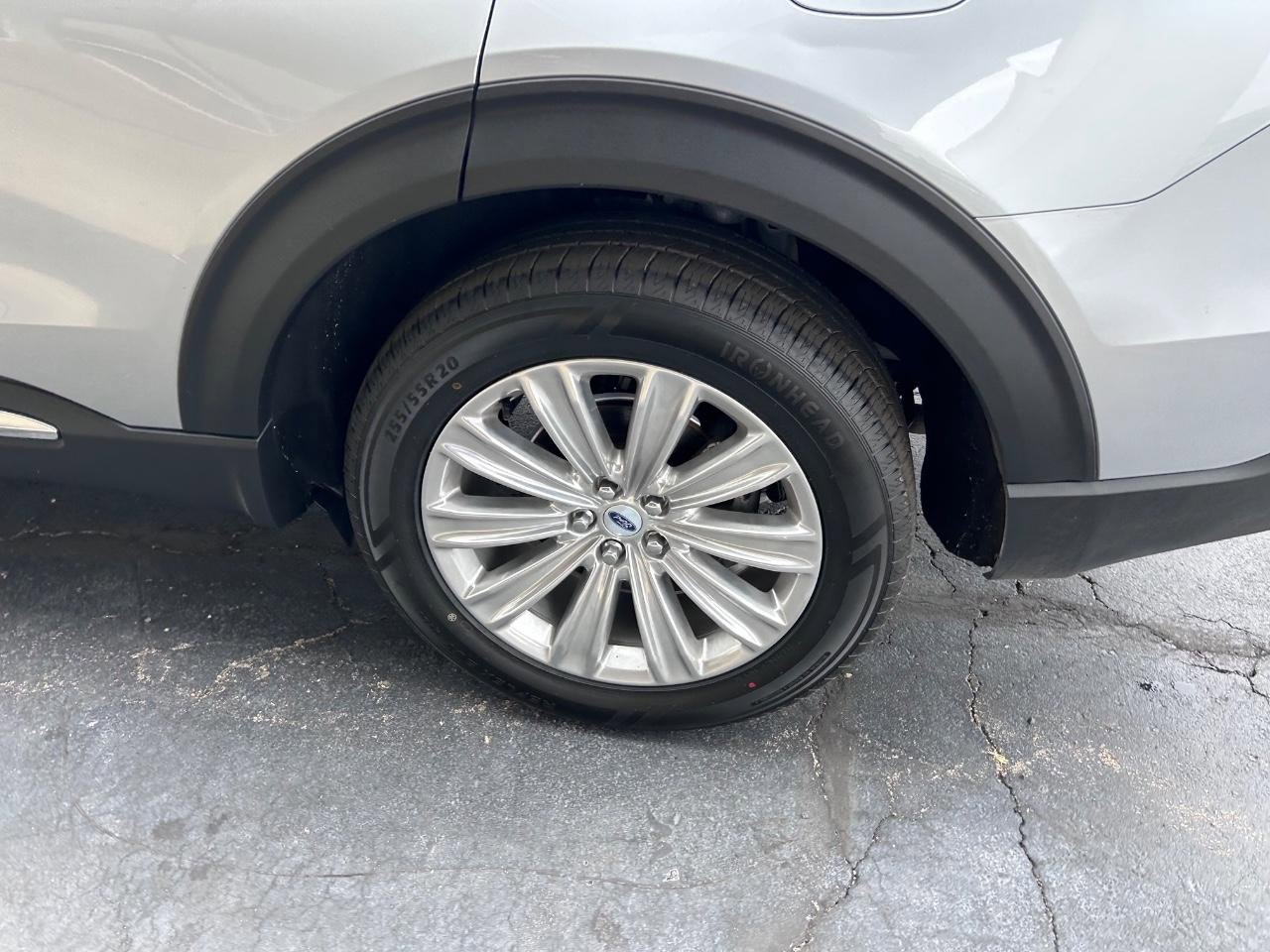Used 2022 Ford Explorer Limited image 7