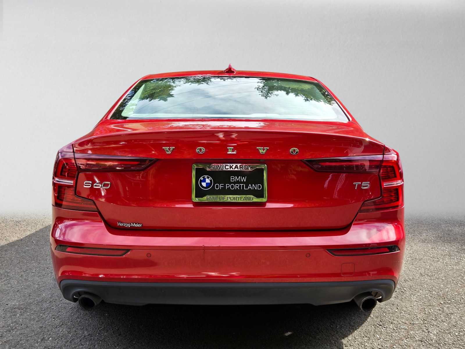 Used 2020 Volvo S60 T5 Momentum w/ Premium Package FWD image 4