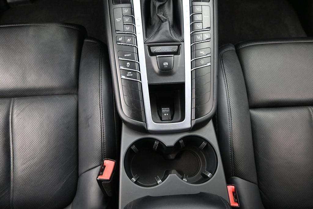 Used 2020 Porsche Macan AWD/4WD image 17