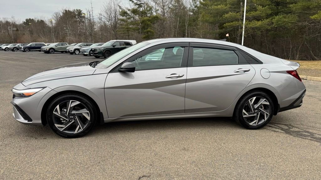 Certified 2025 Hyundai Elantra Sport image 3