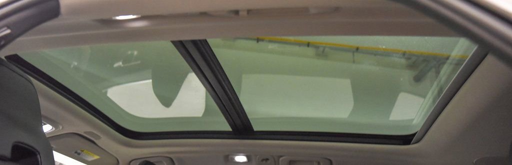 Used 2022 Volvo XC60 B5 Momentum w/ Climate Package image 16