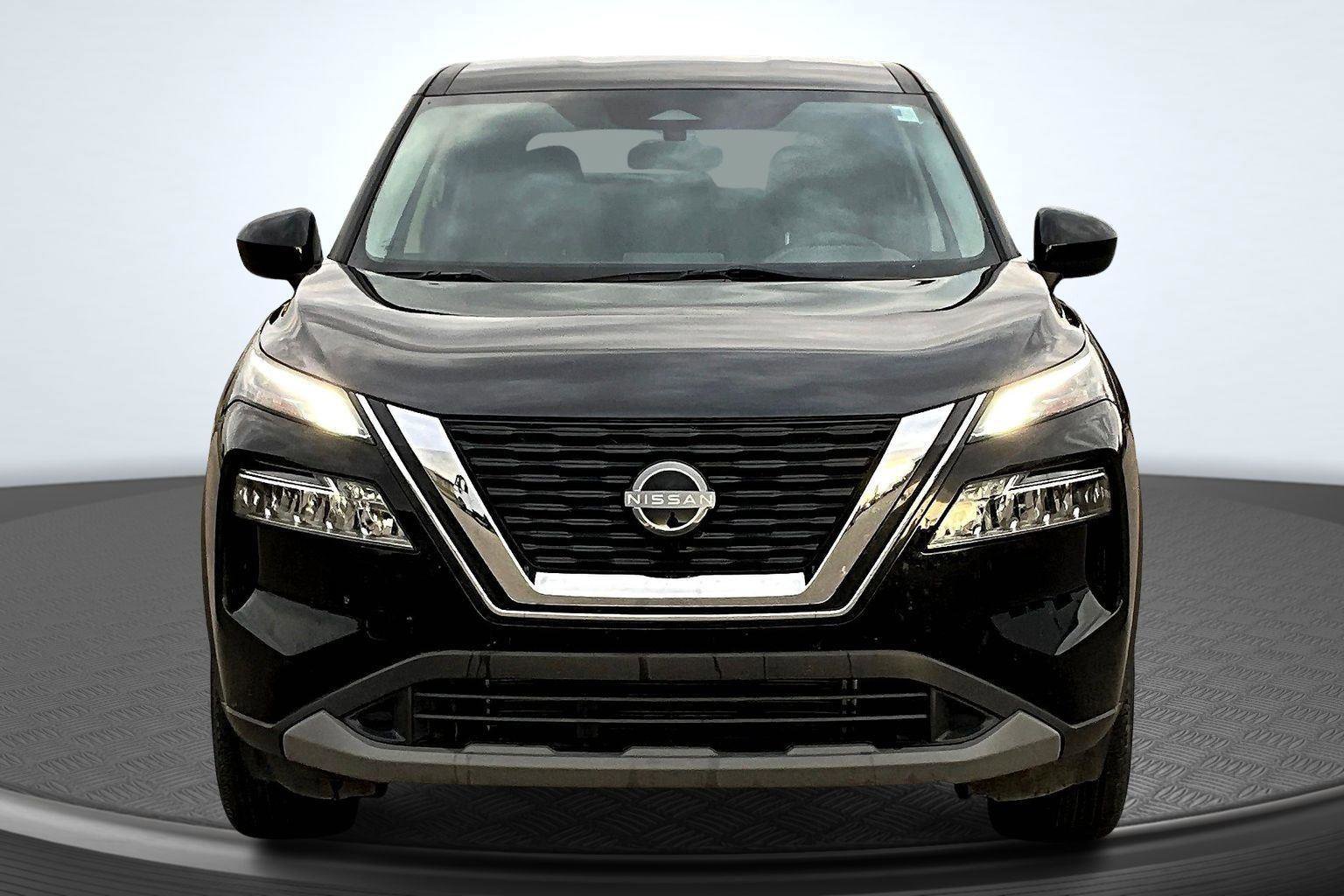 Used 2023 Nissan Rogue SV image 3