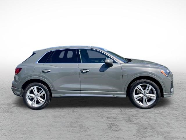 Used 2020 Audi Q3 2.0T Premium w/ Convenience Package AWD/4WD image 4