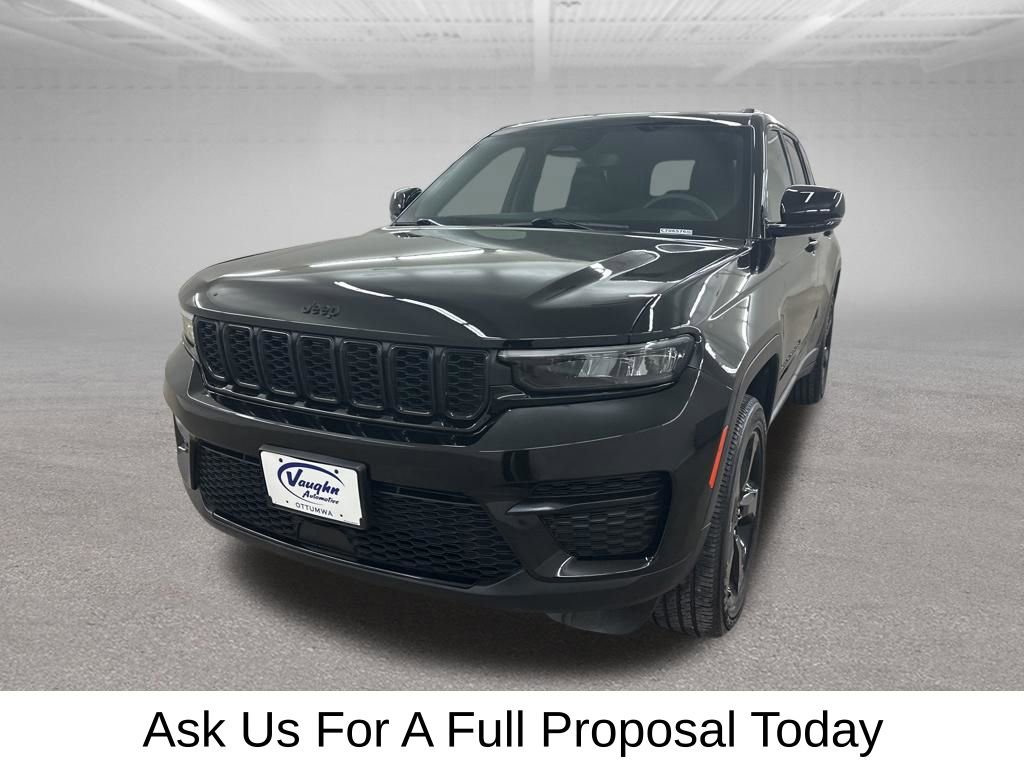Used 2024 Jeep Grand Cherokee Altitude AWD/4WD image 6