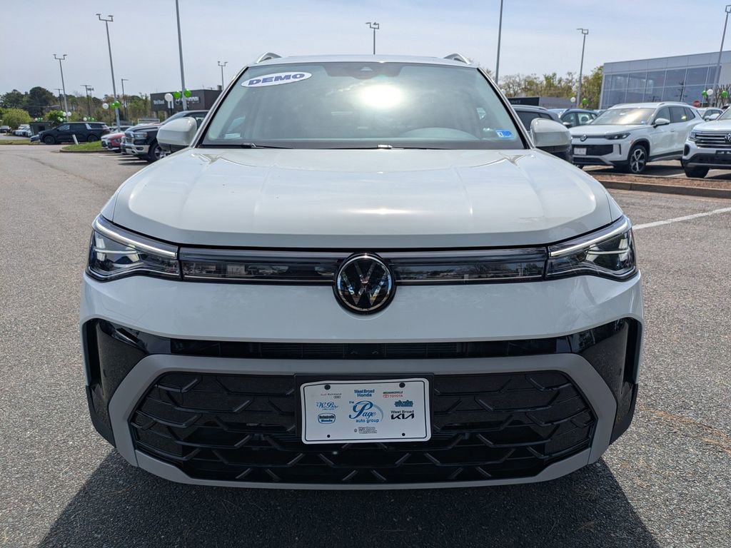 Certified 2025 Volkswagen Taos SEL image 9