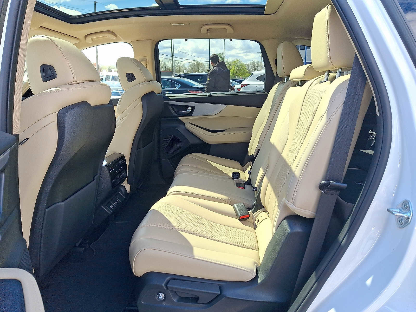 Used 2023 Acura MDX SH-AWD w/ Technology Package image 11