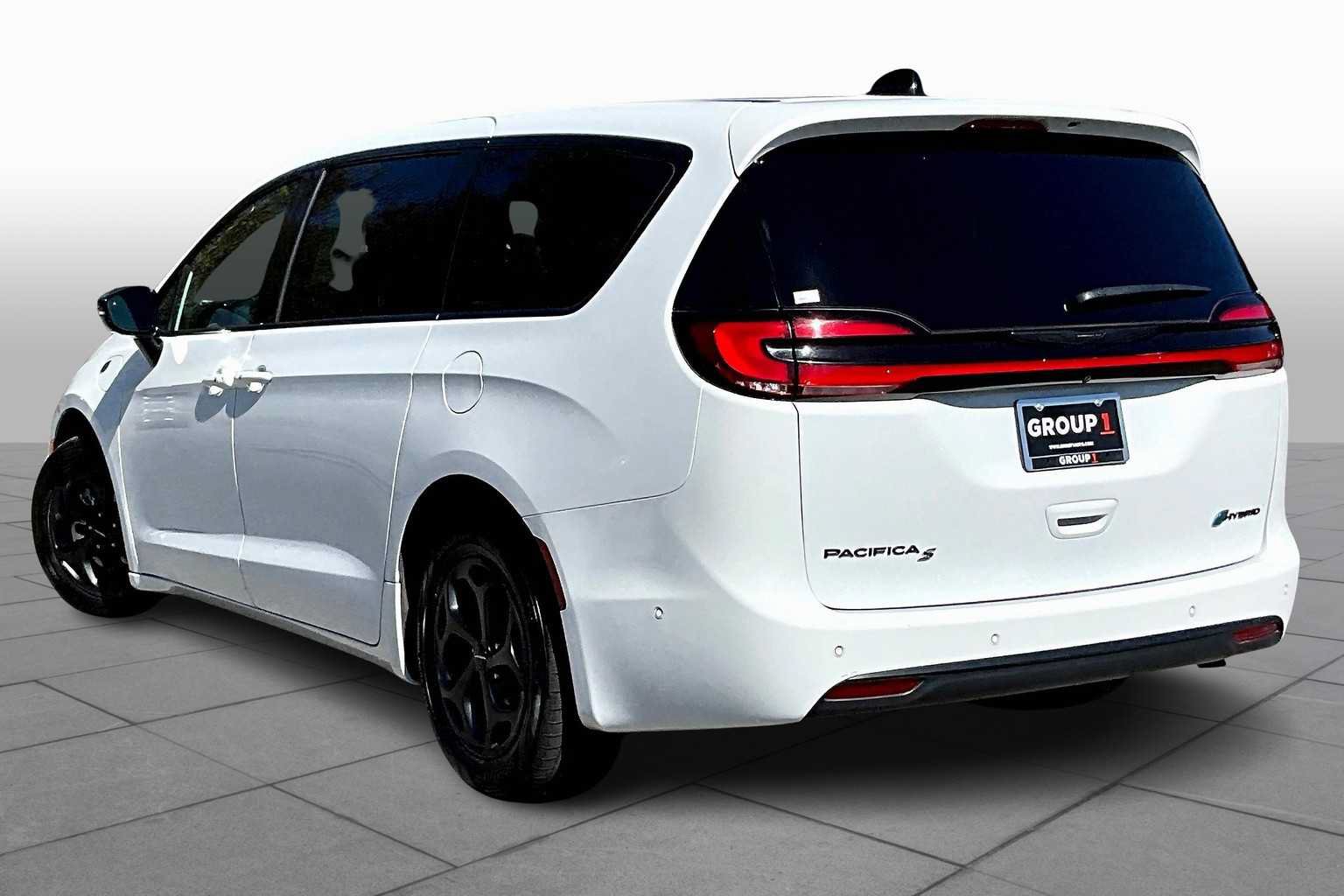 Used 2024 Chrysler Pacifica Limited FWD image 12