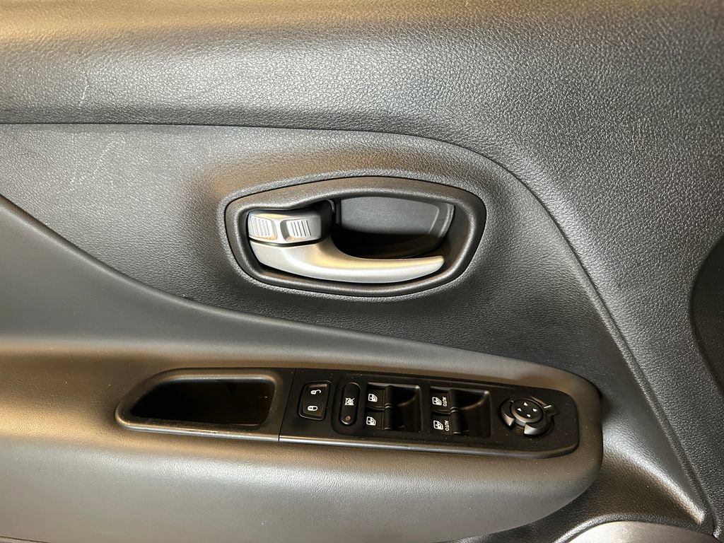 Used 2023 Jeep Renegade Latitude AWD/4WD image 18