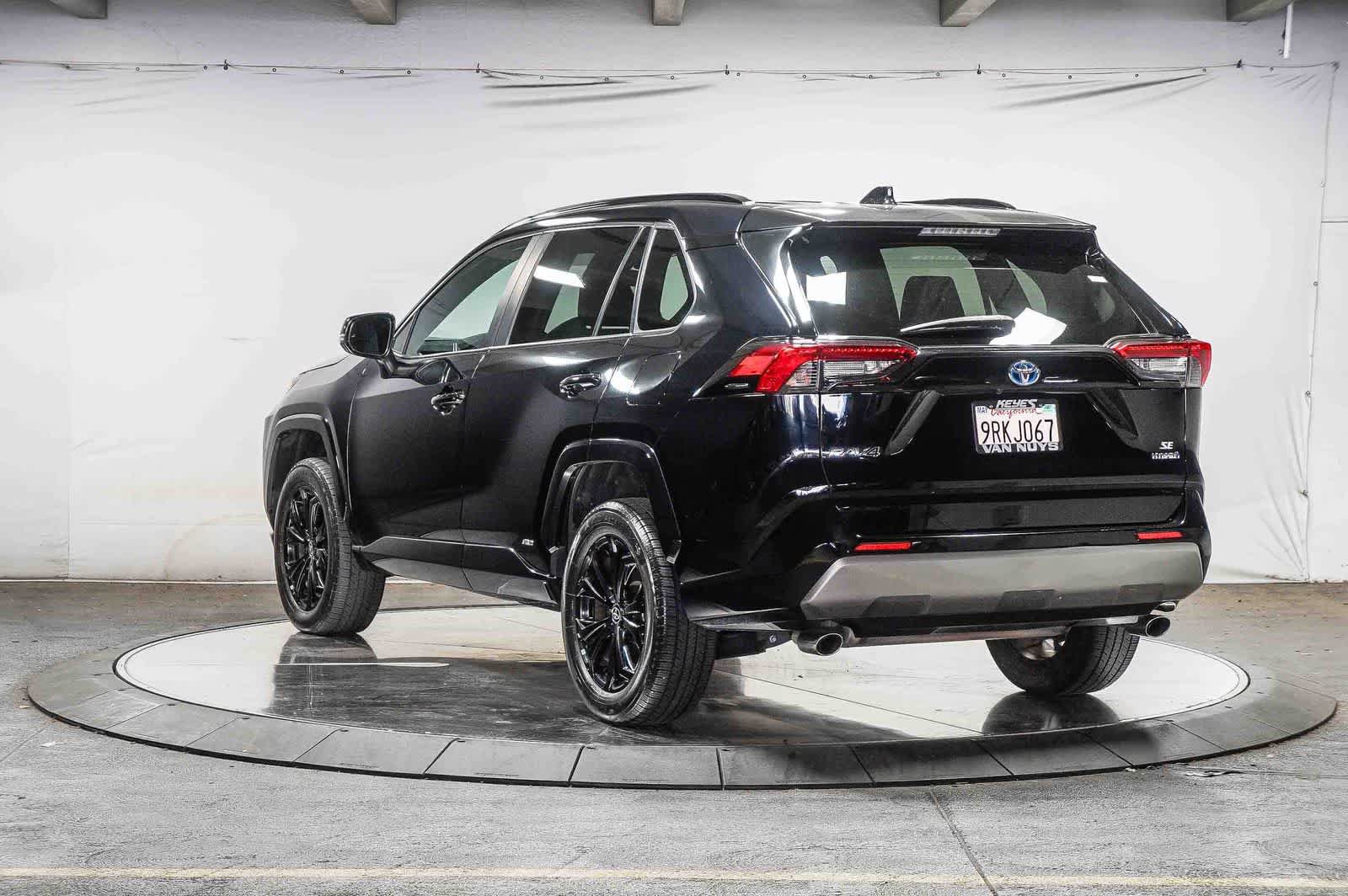Certified 2022 Toyota RAV4 SE w/ Convenience Package AWD/4WD image 2