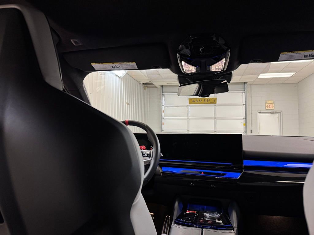 Used 2025 BMW M5 w/ Carbon Package image 23