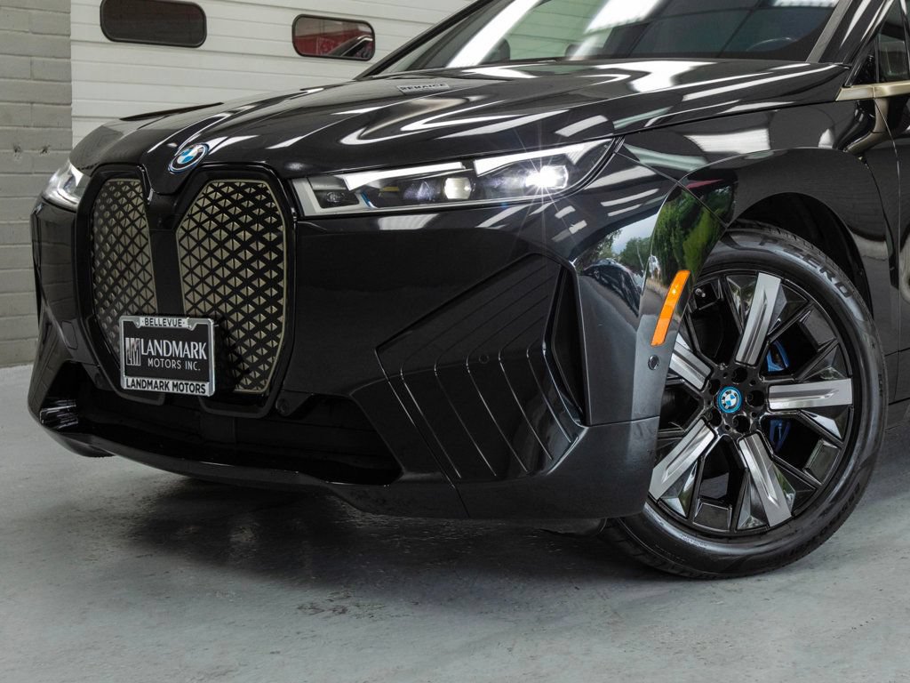 Used 2023 BMW iX xDrive50 w/ Premium Package AWD/4WD image 12