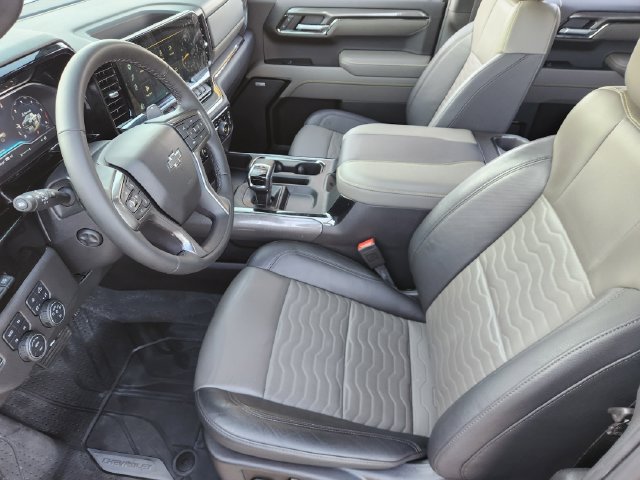 Used 2025 Chevrolet Silverado 1500 ZR2 w/ Technology Package AWD/4WD image 11