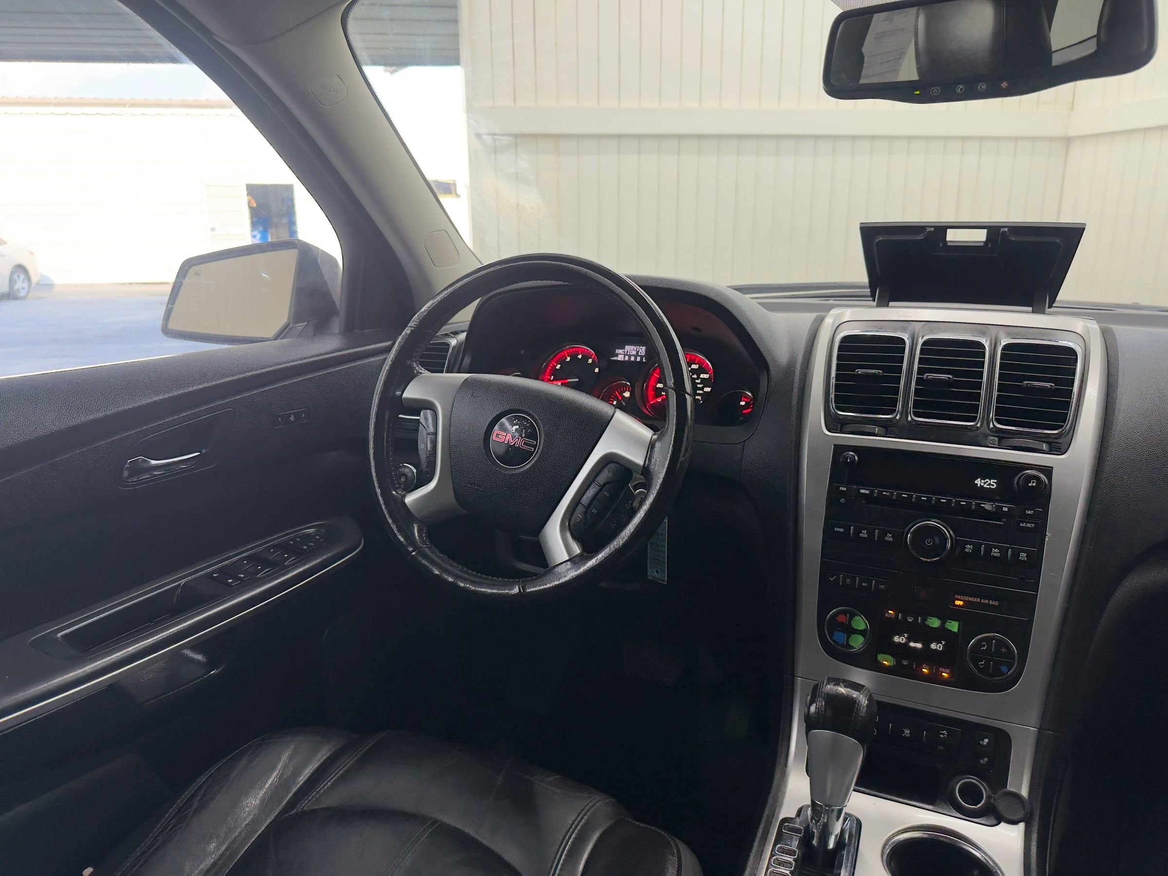 Used 2011 GMC Acadia SLT image 13