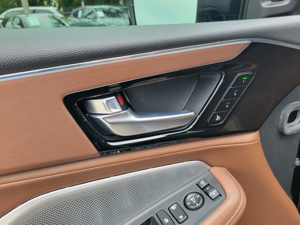 Used 2025 Acura MDX w/ Technology Package FWD image 23