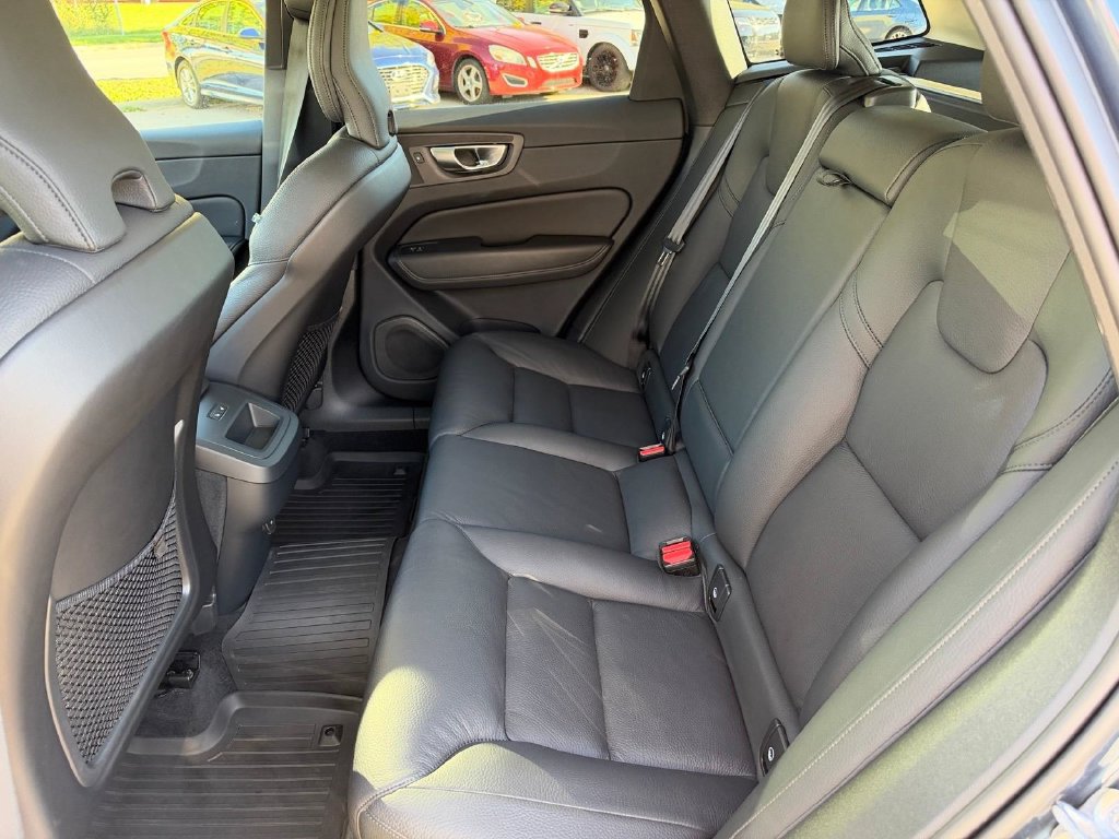 Certified 2024 Volvo XC60 B5 Plus w/ Protection Package Premier AWD/4WD image 9