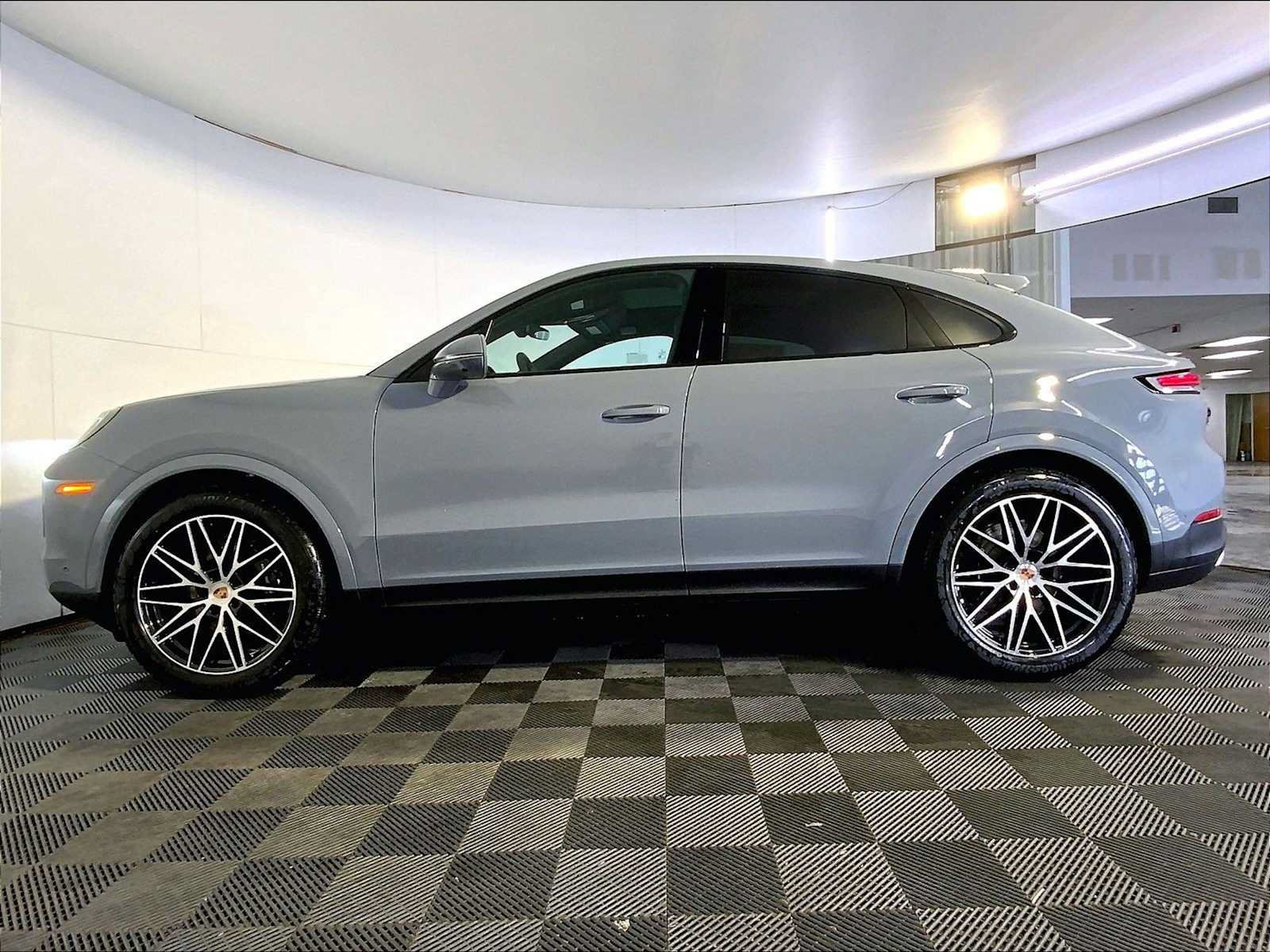 New 2026 Porsche Cayenne Coupe AWD/4WD image 2