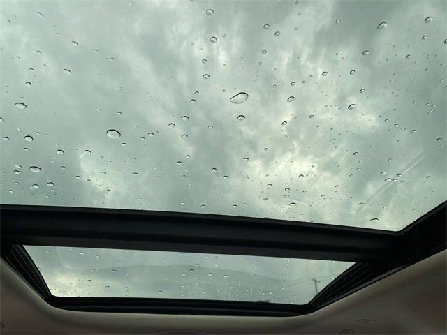 Used 2023 Chrysler Pacifica Limited image 15