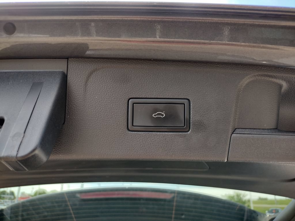 Used 2025 Volkswagen Atlas SE FWD image 25