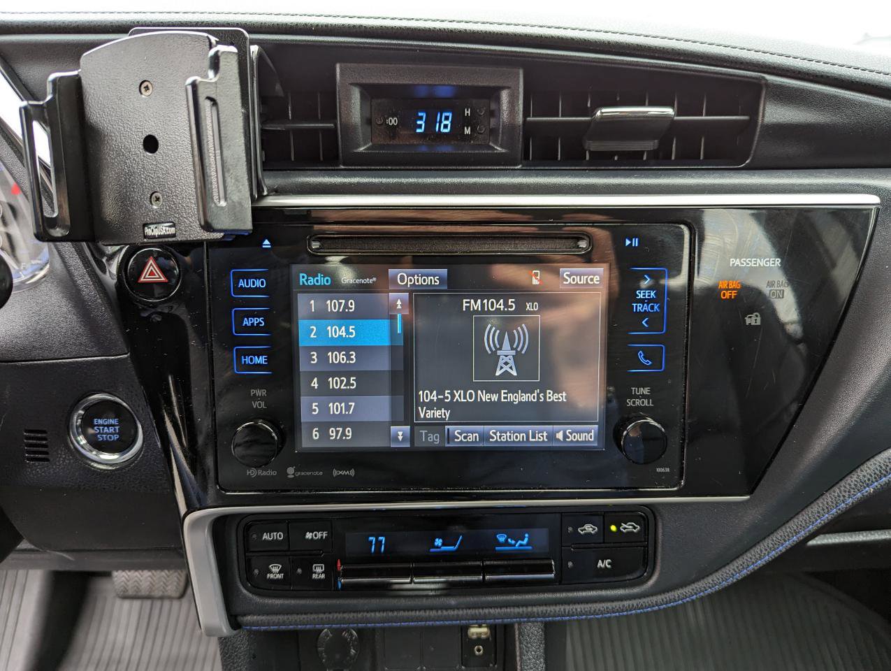 Used 2017 Toyota Corolla SE w/ SE Premium Package FWD image 20