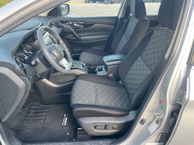 Used 2020 Nissan Rogue Sport SV image 11