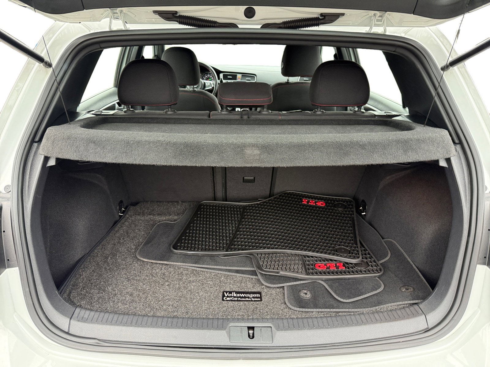 Used 2018 Volkswagen Golf 4-Door image 17