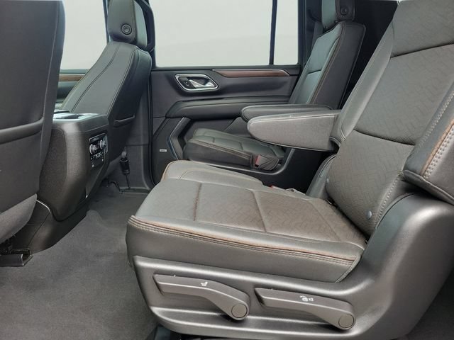 Used 2024 Chevrolet Suburban High Country AWD/4WD image 12