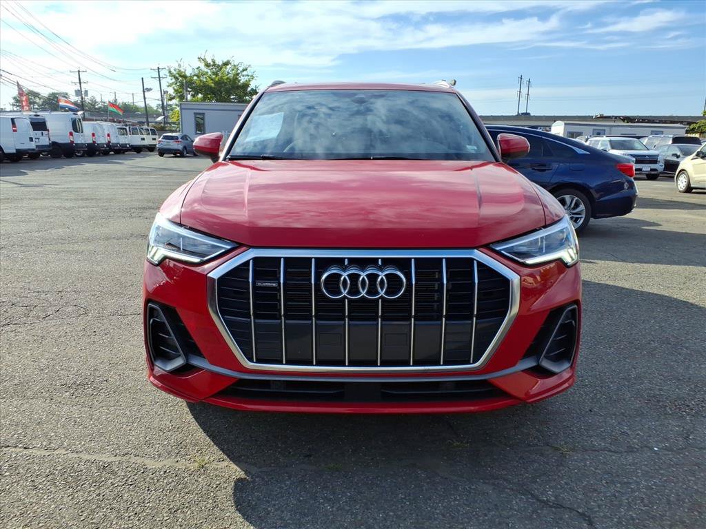 Used 2024 Audi Q3 2.0T Premium AWD/4WD image 2