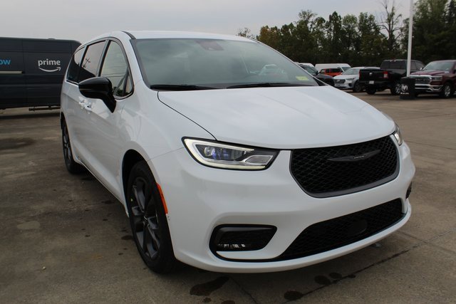 New 2026 Chrysler Pacifica Select image 6
