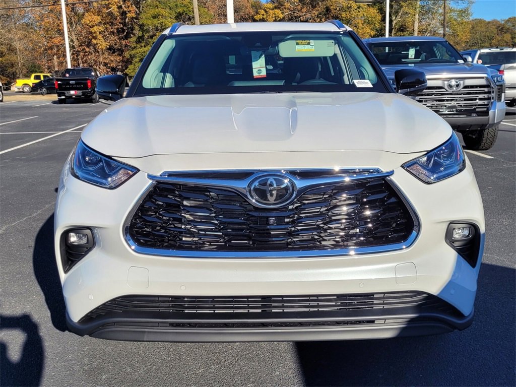 New 2026 Toyota Highlander Limited image 2