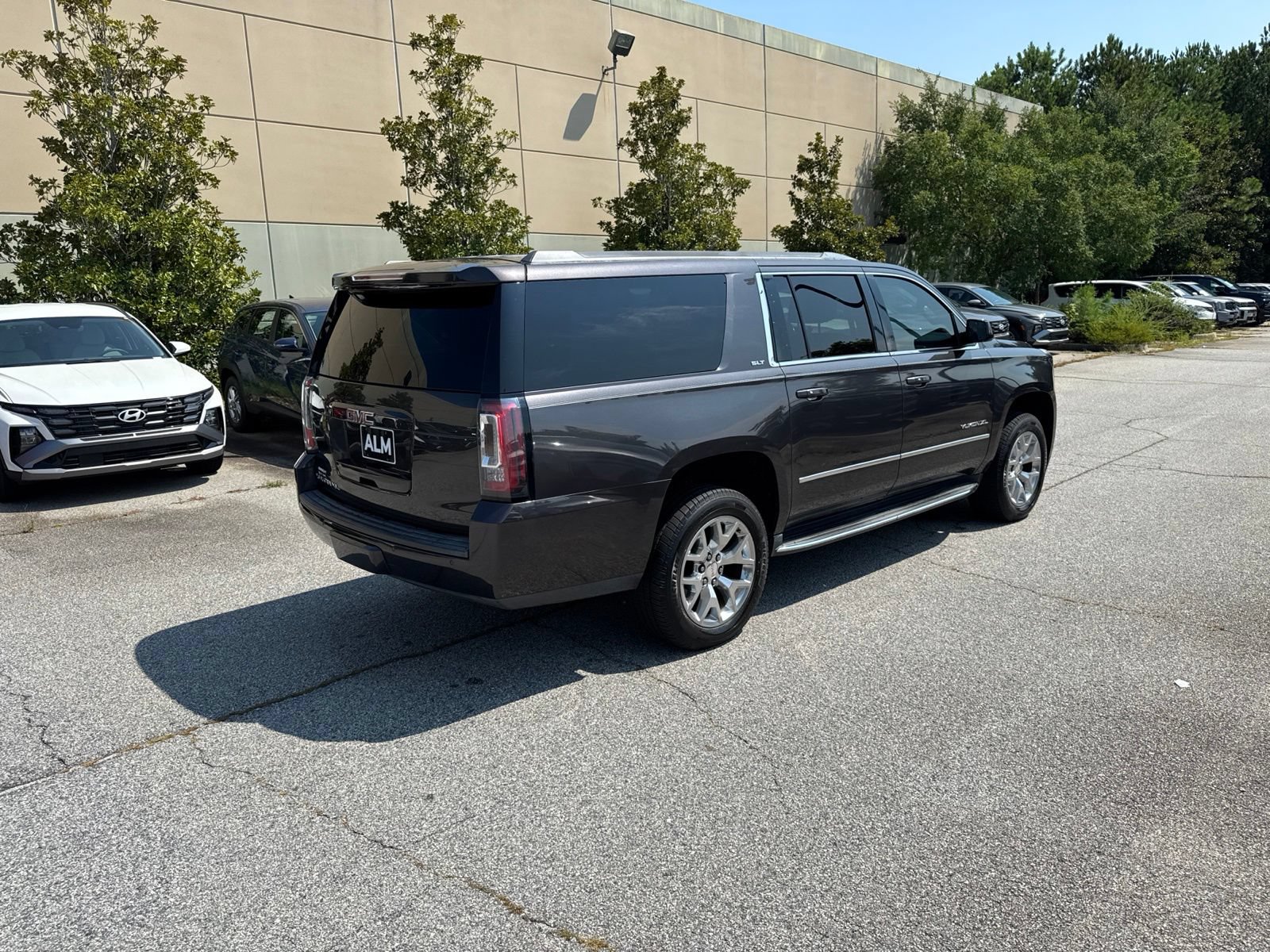 Used 2018 GMC Yukon XL SLT w/ Open Road Package RWD image 4
