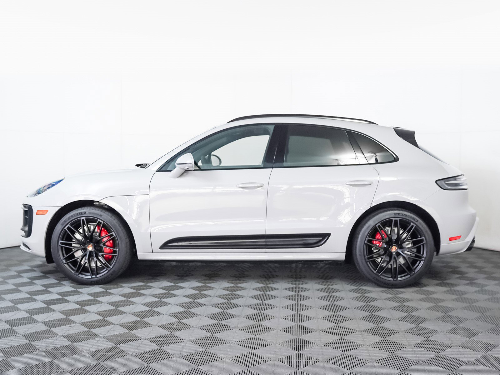 Used 2026 Porsche Macan GTS image 2