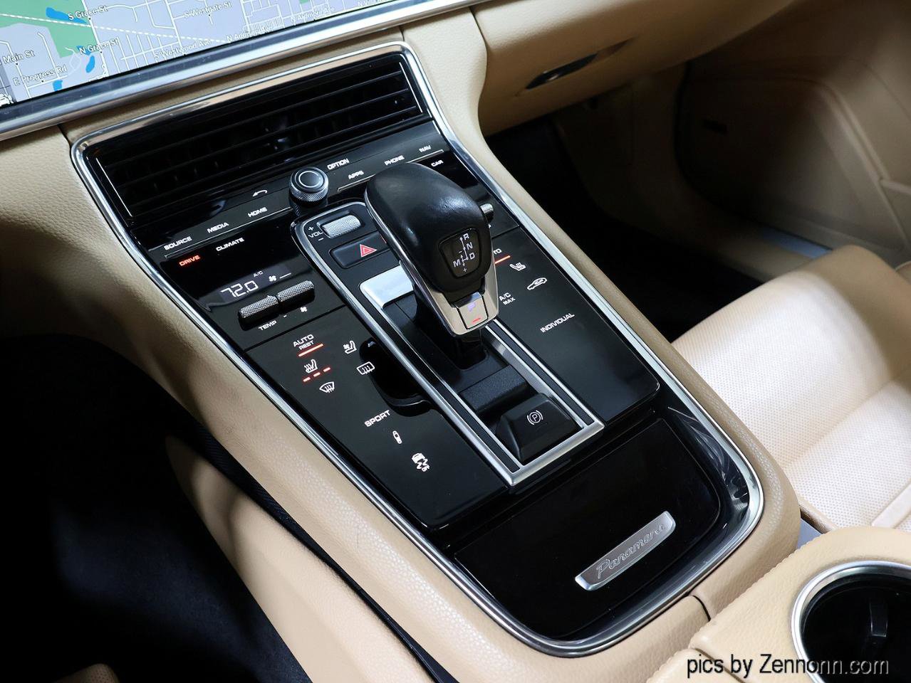 Used 2017 Porsche Panamera Sedan image 25