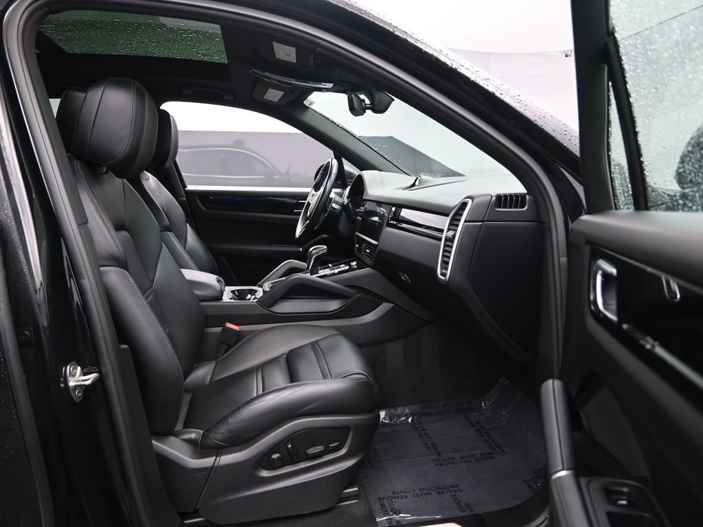 Used 2022 Porsche Cayenne AWD/4WD image 29