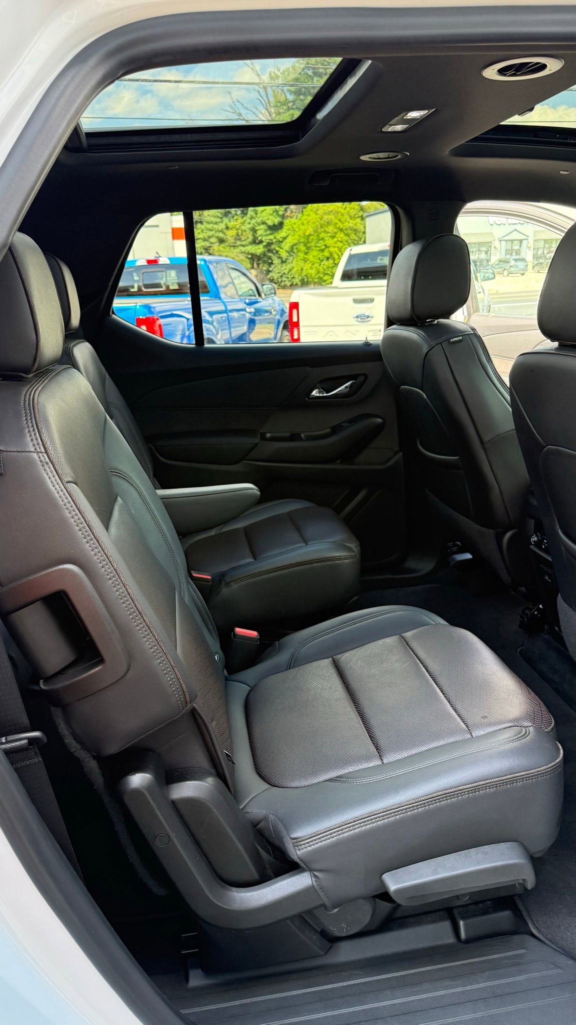 Used 2022 Chevrolet Traverse High Country image 15