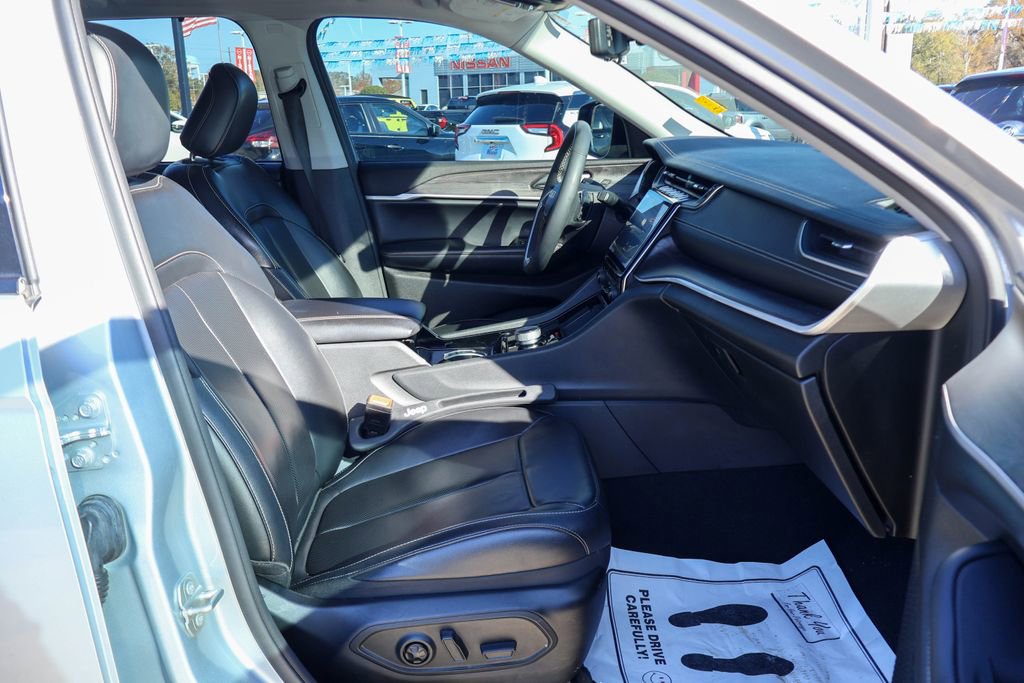 Used 2023 Jeep Grand Cherokee Limited w/ Luxury Tech Group II image 8