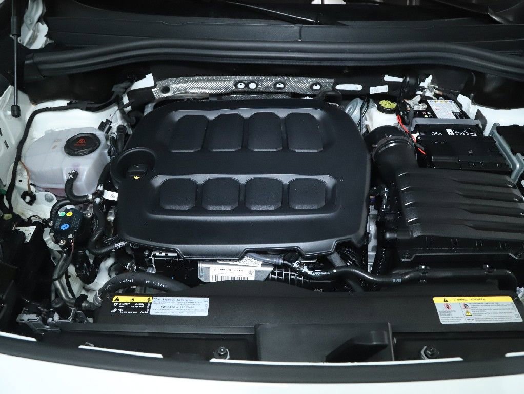 Used 2025 Volkswagen Tiguan SE image 33