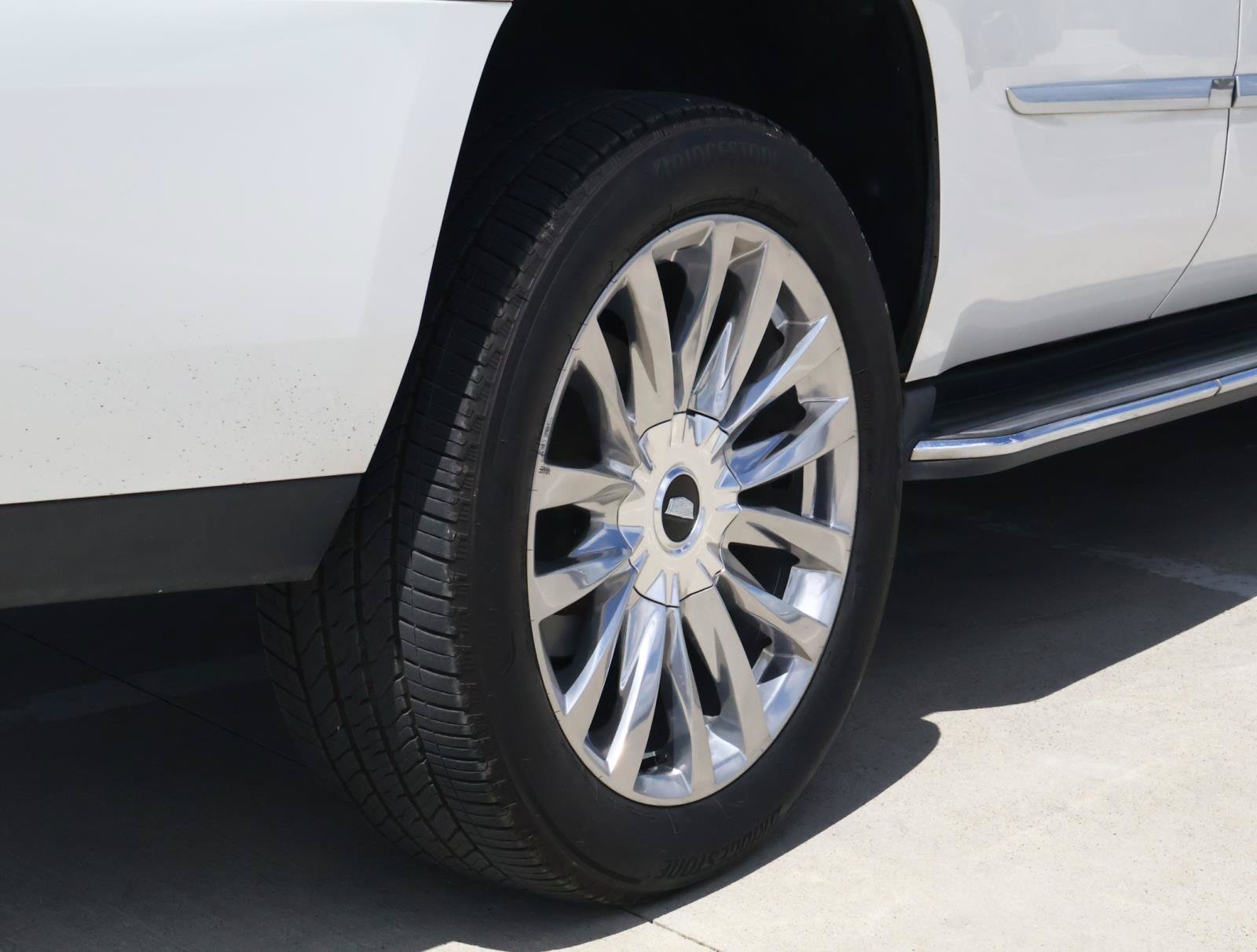 Used 2018 Cadillac Escalade Luxury RWD image 12