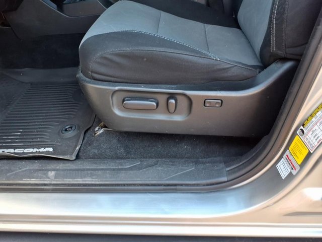 Used 2022 Toyota Tacoma TRD Off-Road image 5