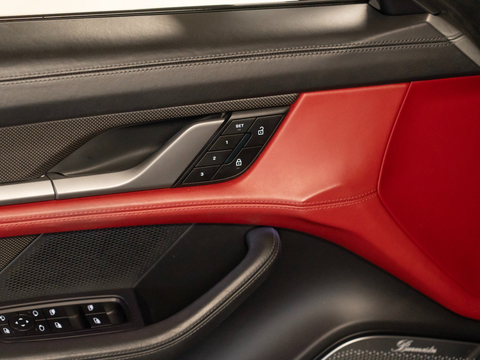 Certified 2022 Porsche Taycan Cross Turismo AWD/4WD image 17