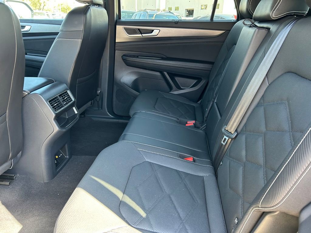 Used 2025 Volkswagen Atlas Cross Sport SE image 15